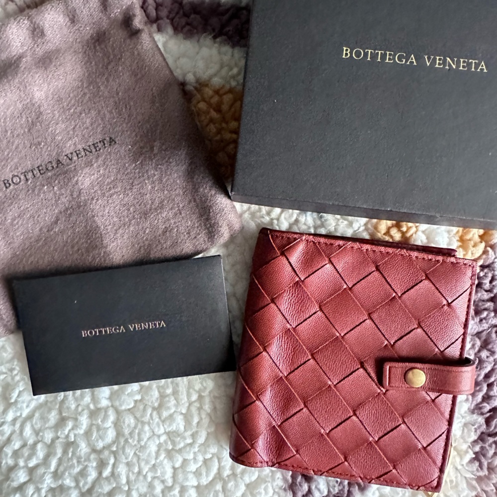 Authentic Like New Bottega Veneta Bi-fold Intrecciato Weave Lambskin Wallet